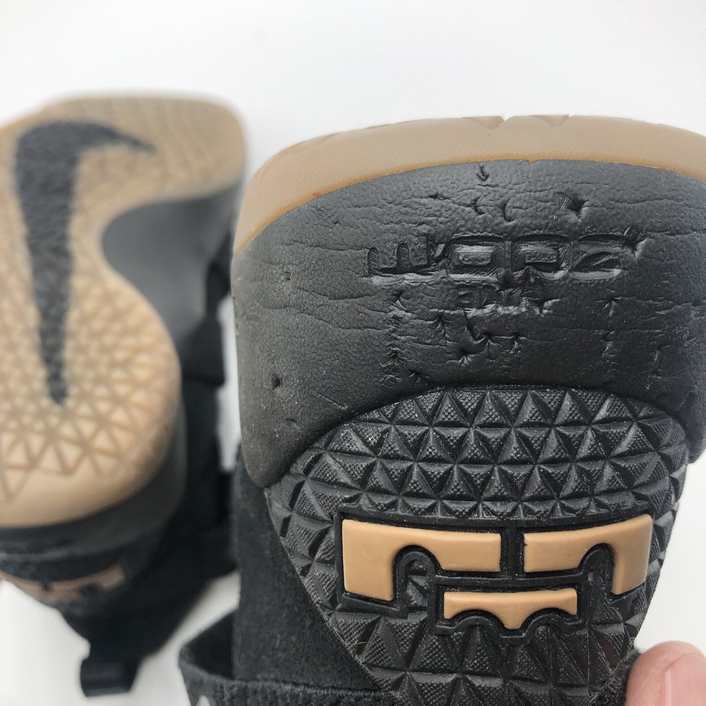 Nike LeBron Soldier Black Gum Youth‎ Size 5y Basketball Shoes Sneakers EXCELLENT - Picture 16 of 16